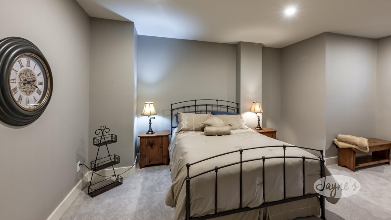 Photo of Bedroom in Oro Station