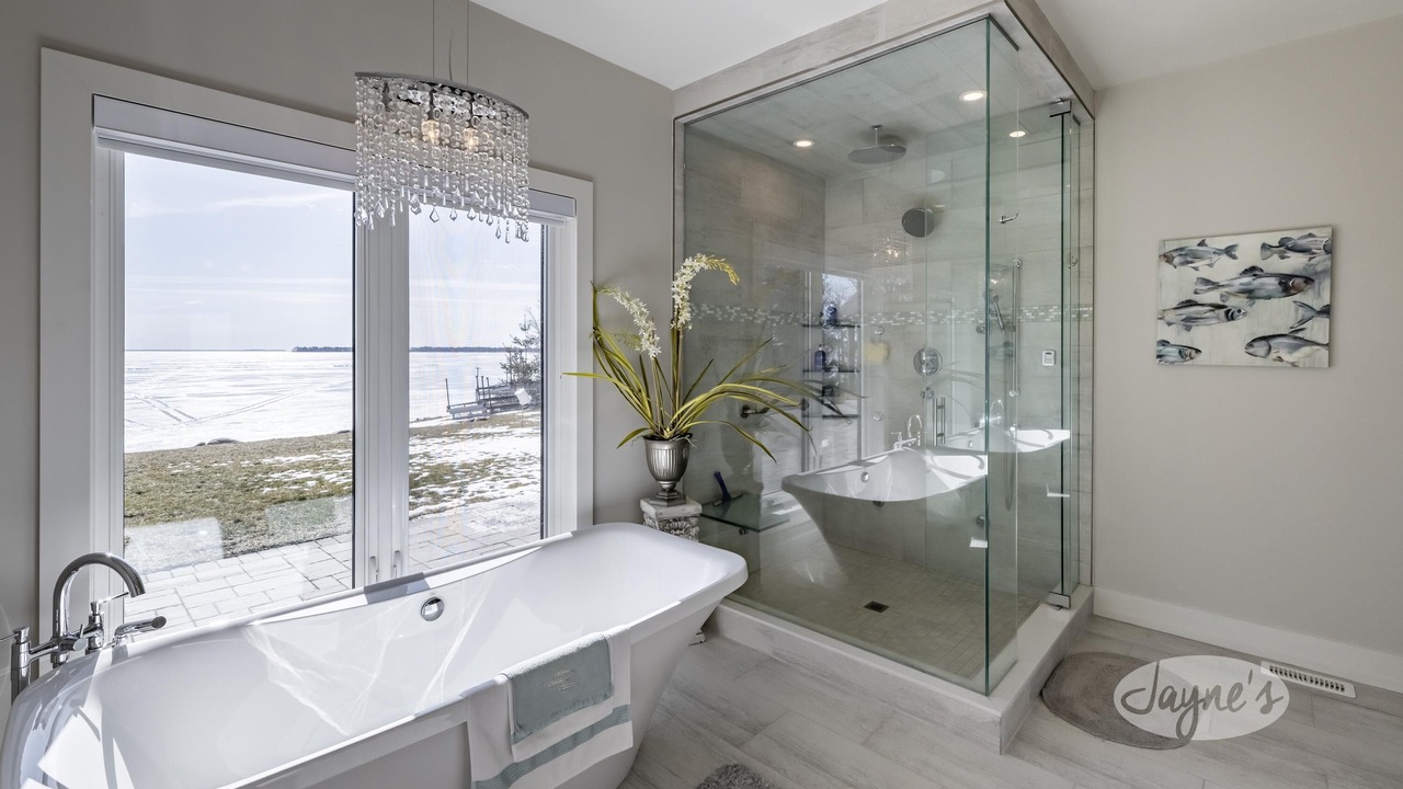 Photo of Bathroom in Oro Station