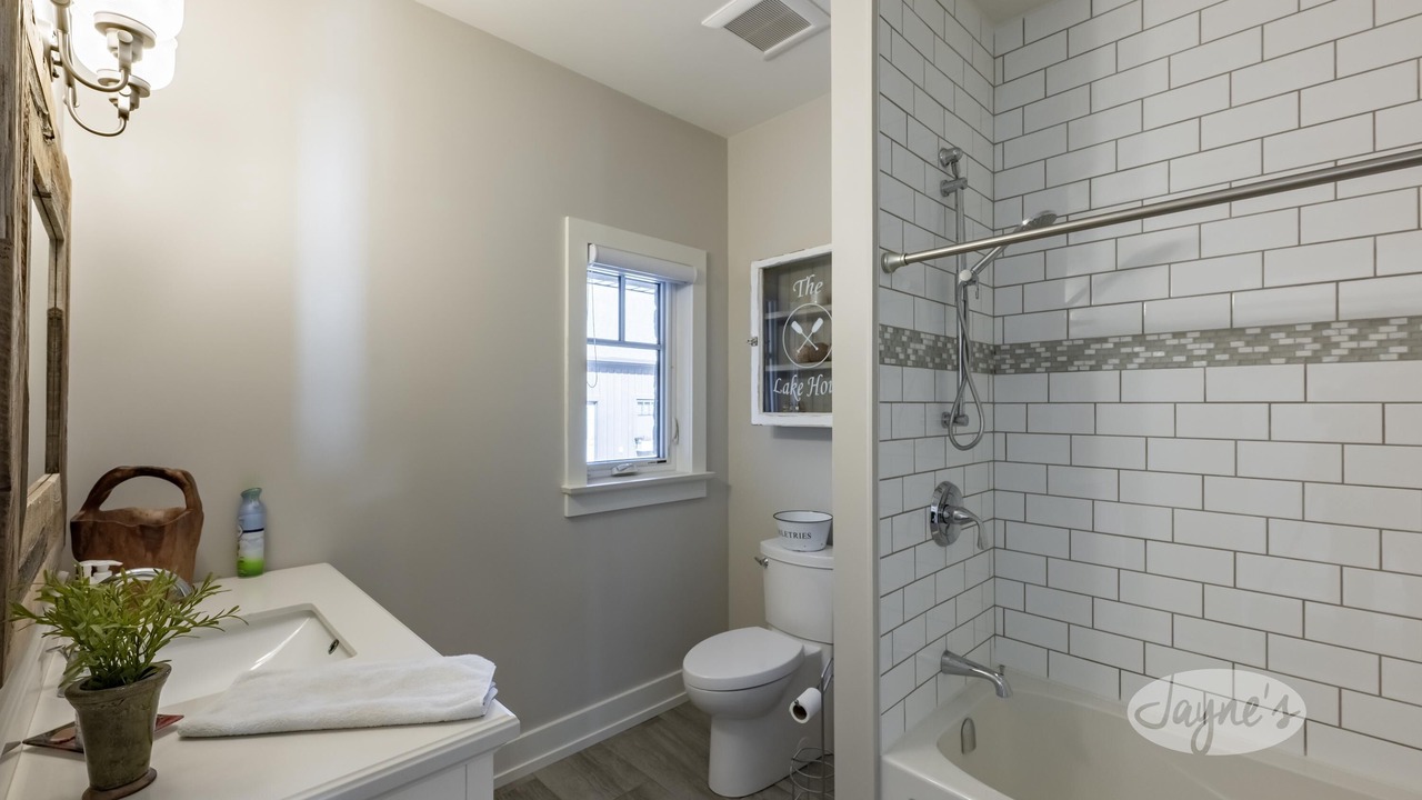 Photo of Bathroom in Oro Station