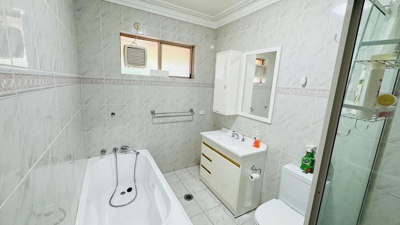 Photo of Others in Raglan