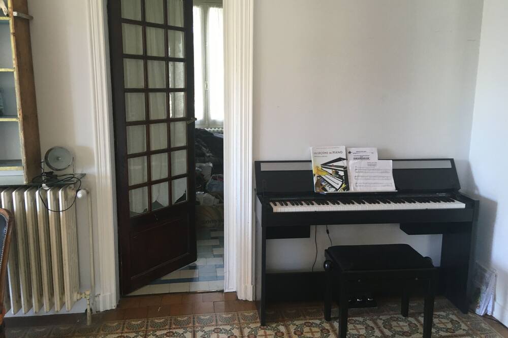 Photo of Others in Crest