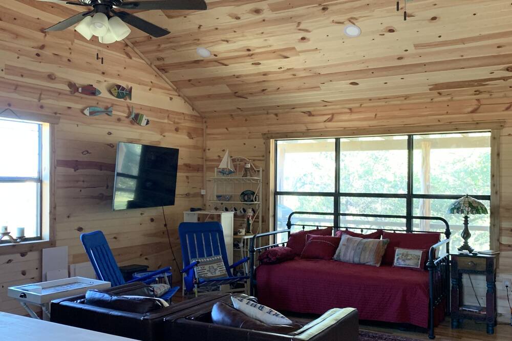 Photo of Livingroom in Edgewater Beach