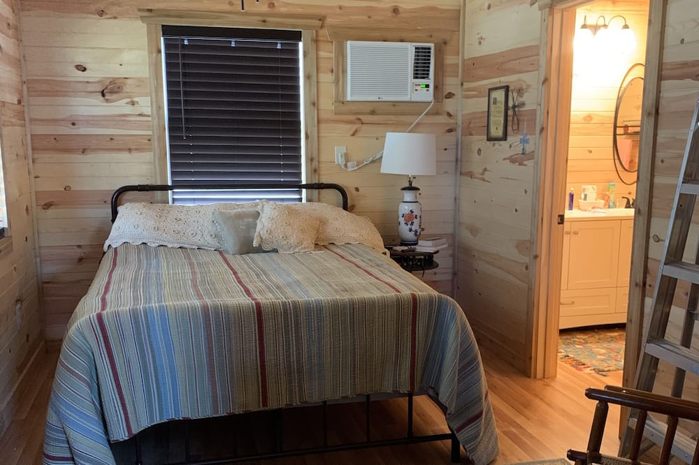 Photo of Bedroom in Edgewater Beach