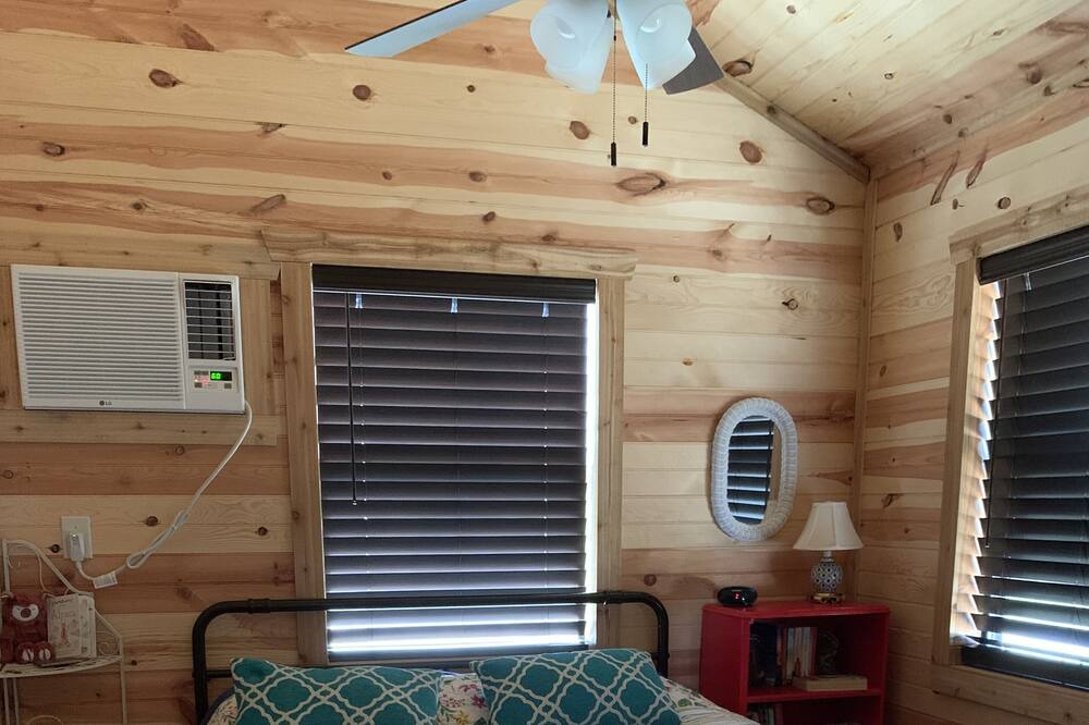 Photo of Bedroom in Edgewater Beach