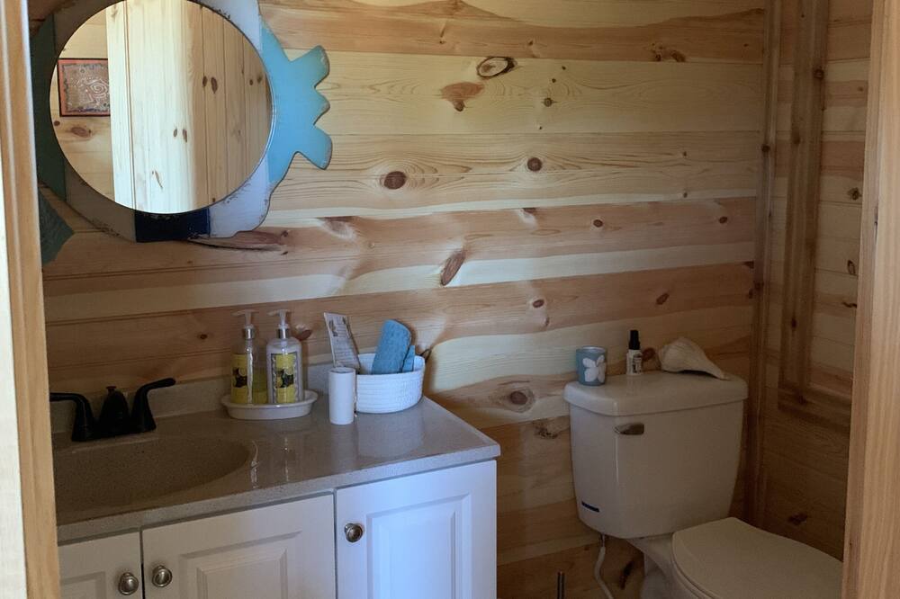 Photo of Bathroom in Edgewater Beach