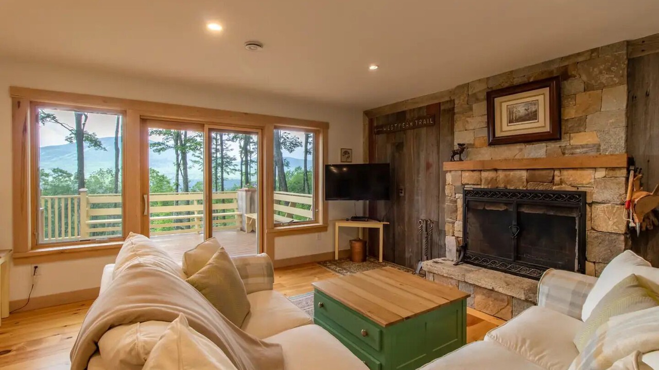 Photo of Livingroom in East Burke