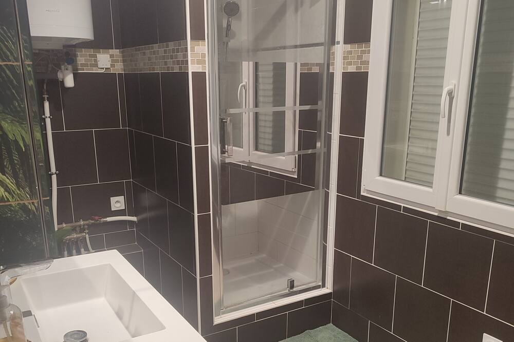 Photo of Bathroom in Miramas