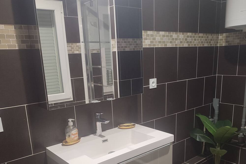 Photo of Bathroom in Miramas