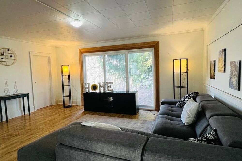 Photo of Livingroom in Central Elgin