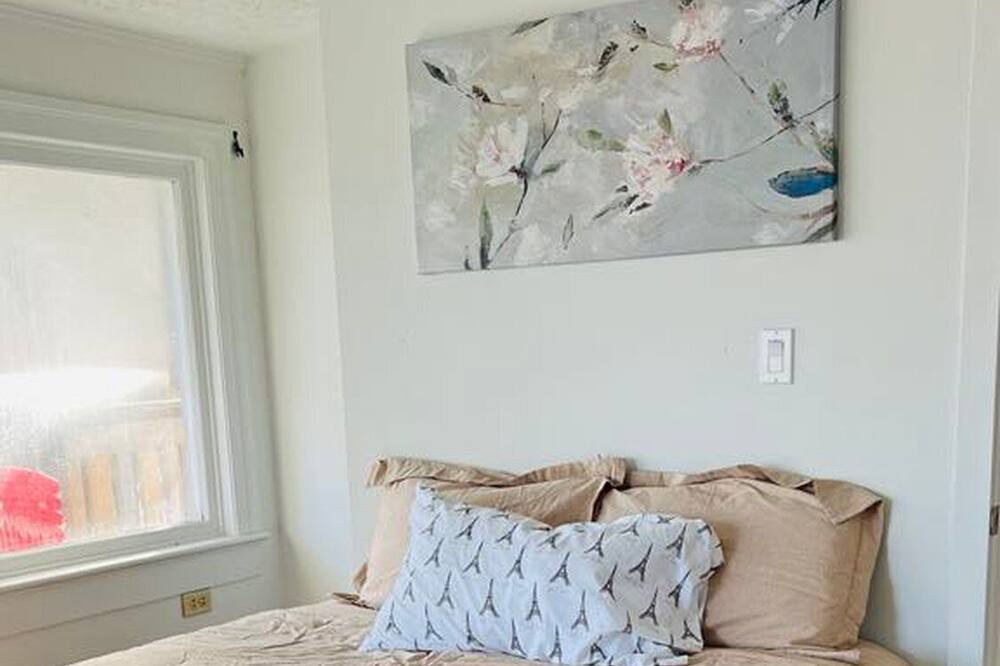 Photo of Bedroom in Central Elgin
