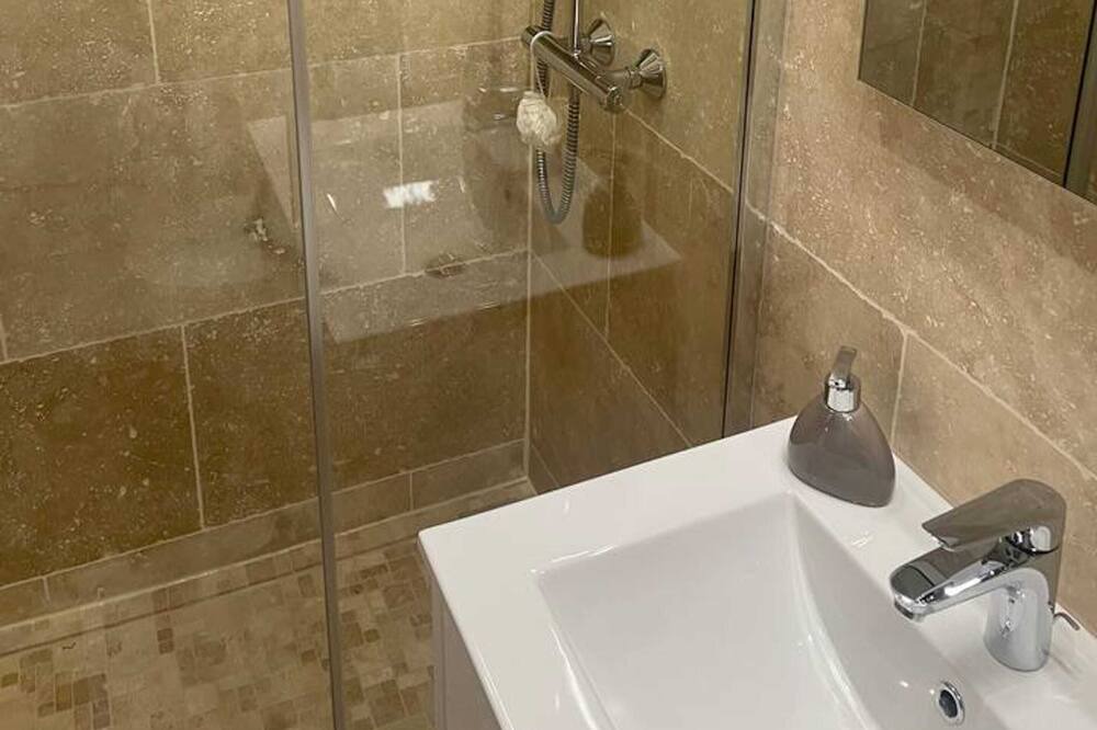 Photo of Bathroom in Malakoff
