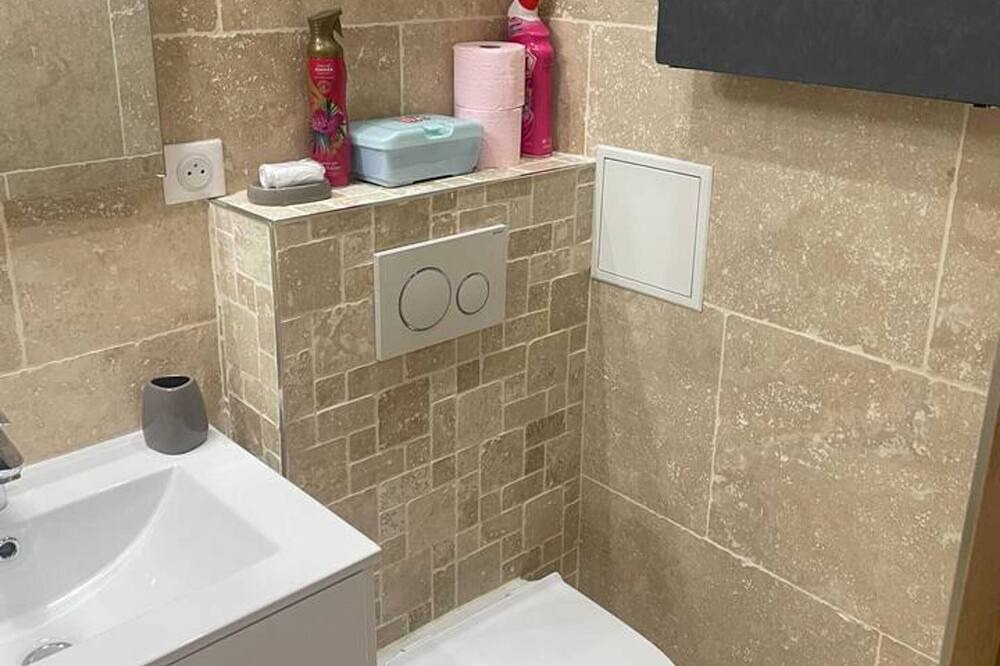 Photo of Bathroom in Malakoff