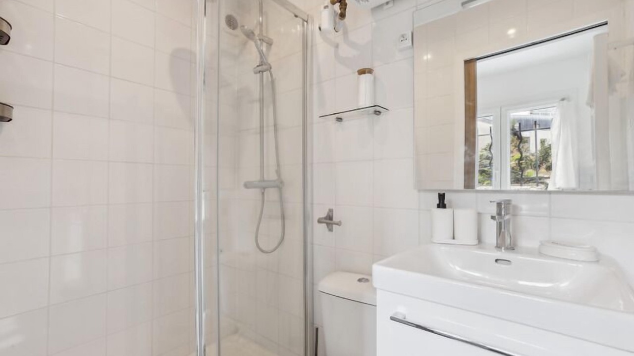 Photo of Bathroom in Les Lilas