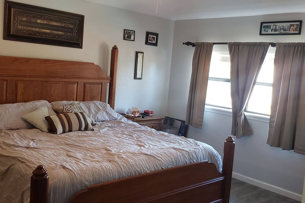 Photo of Bedroom in Pecan Grove