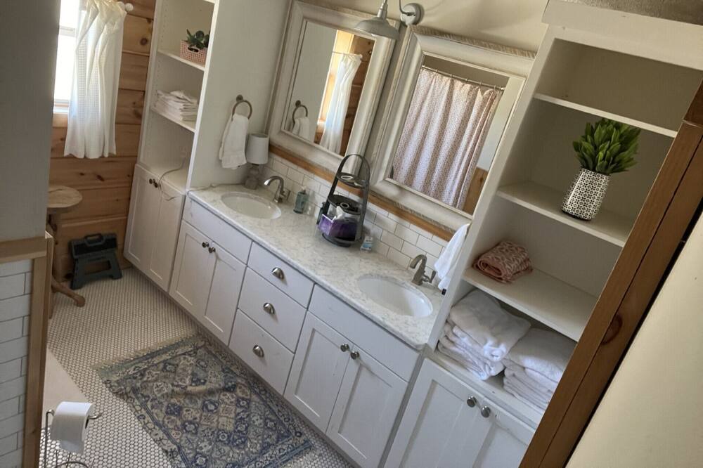 Photo of Bathroom in Van Buren