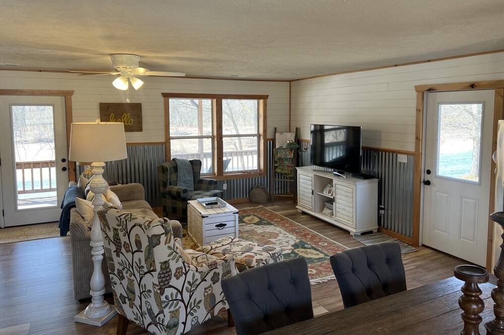 Photo of Livingroom in Van Buren
