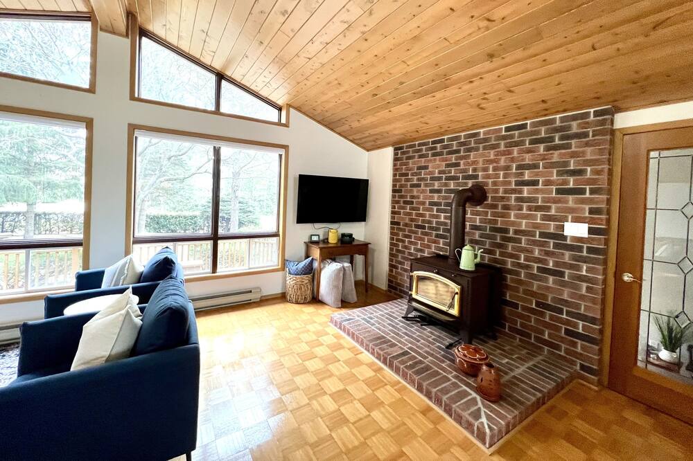 Photo of Livingroom in Lambton Shores