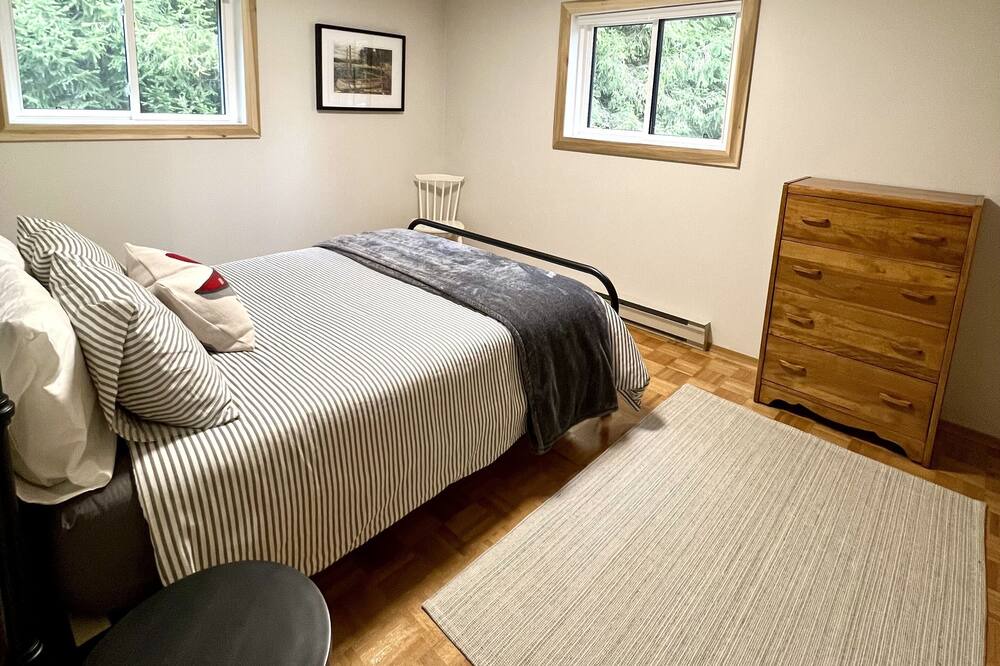 Photo of Bedroom in Lambton Shores