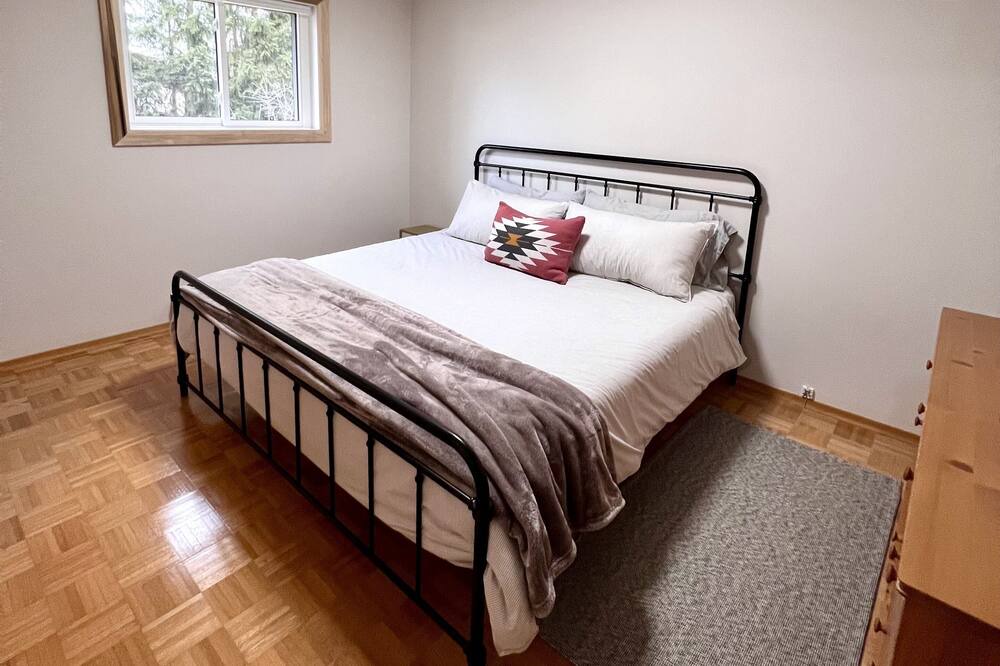 Photo of Bedroom in Lambton Shores