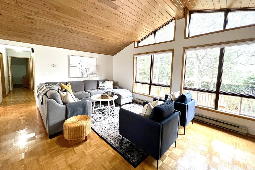 Photo of Livingroom in Lambton Shores
