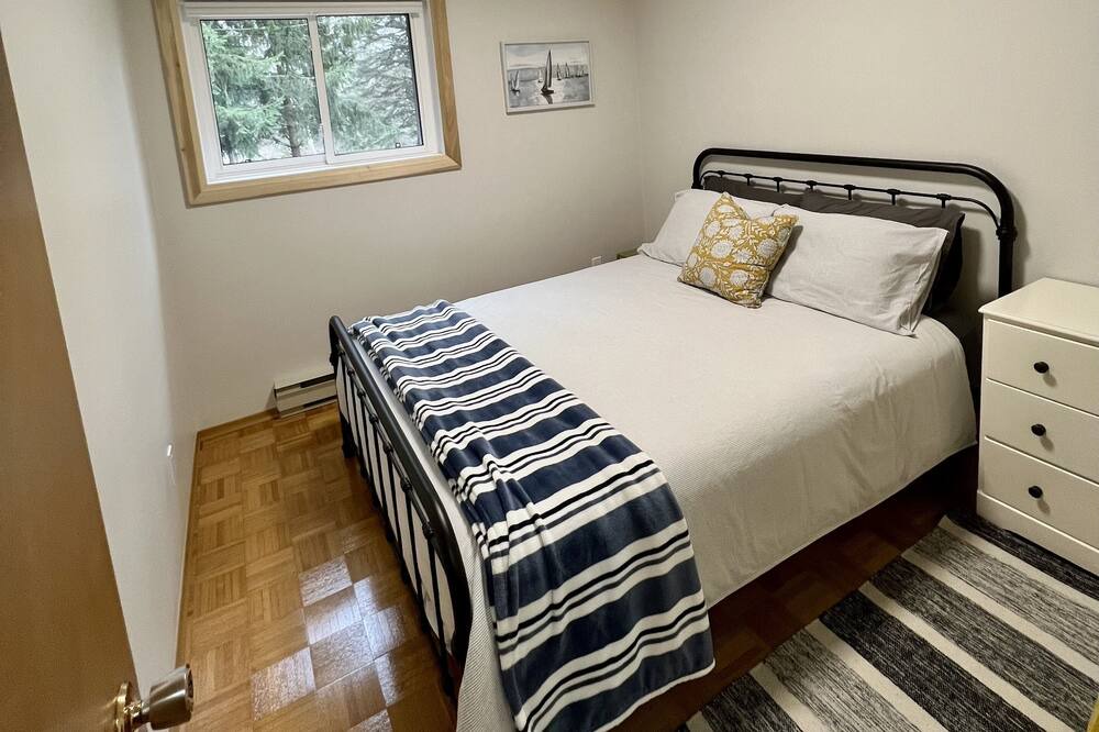 Photo of Bedroom in Lambton Shores