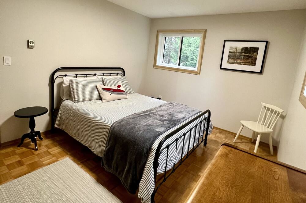 Photo of Bedroom in Lambton Shores