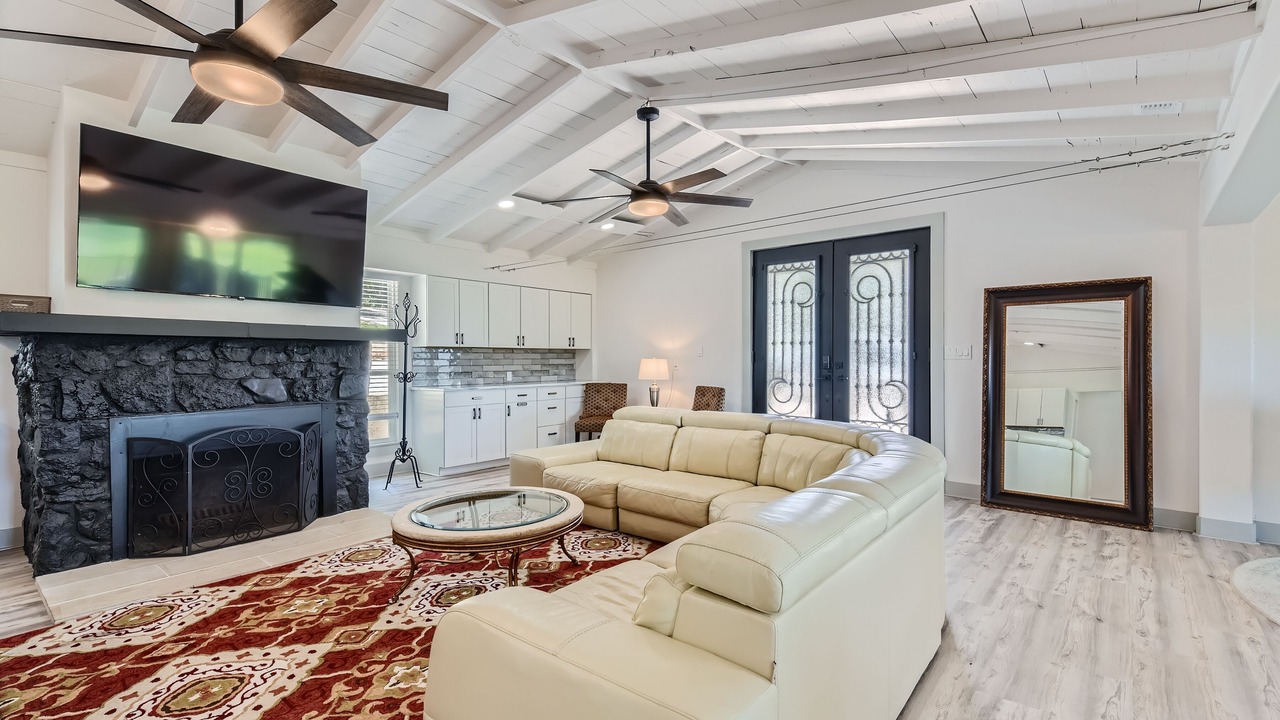 Photo of Livingroom in Pedernales Bend