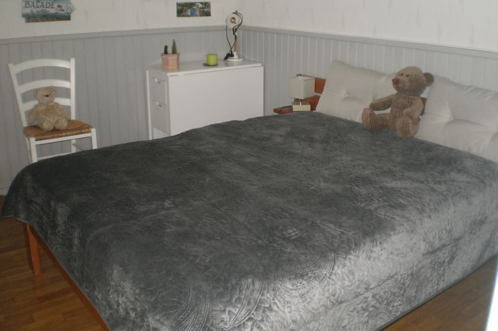 Photo of Bedroom in Saint-Jouan-de-l'Isle