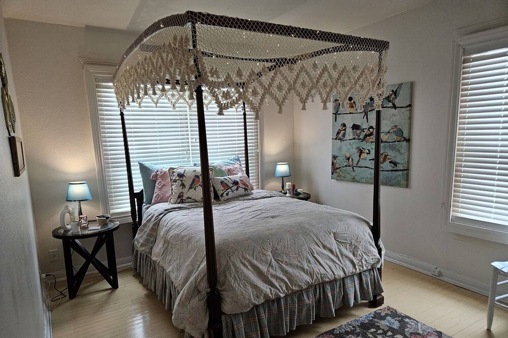 Photo of Bedroom in Sayles Blvd. Area