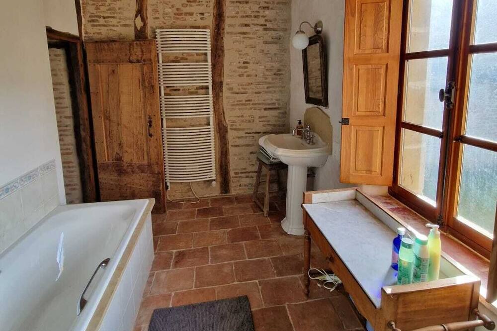 Photo of Bathroom in Aiguelèze