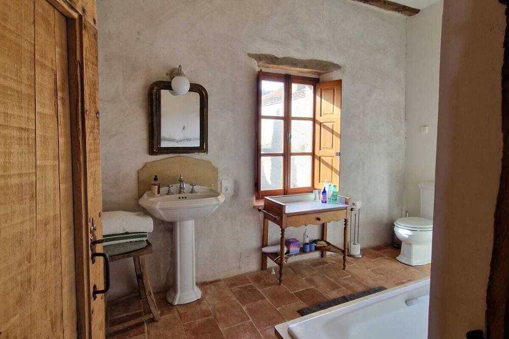 Photo of Bathroom in Aiguelèze