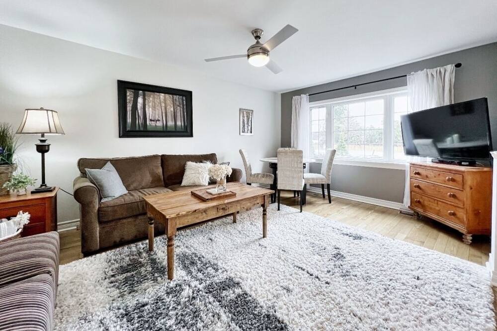 Photo of Livingroom in Whitchurch-Stouffville