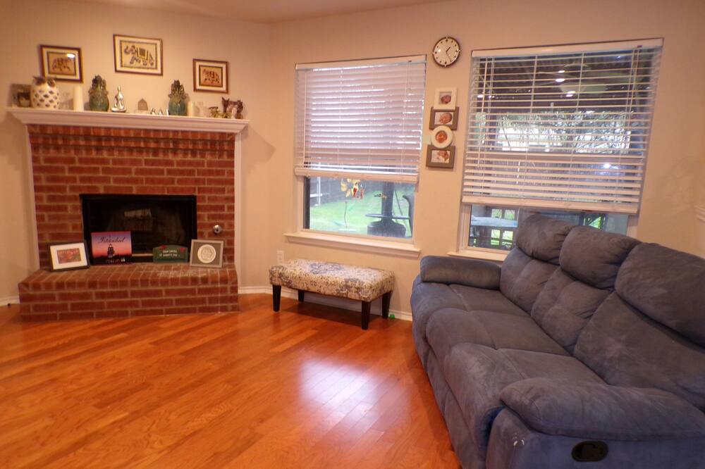 Photo of Livingroom in Wylie