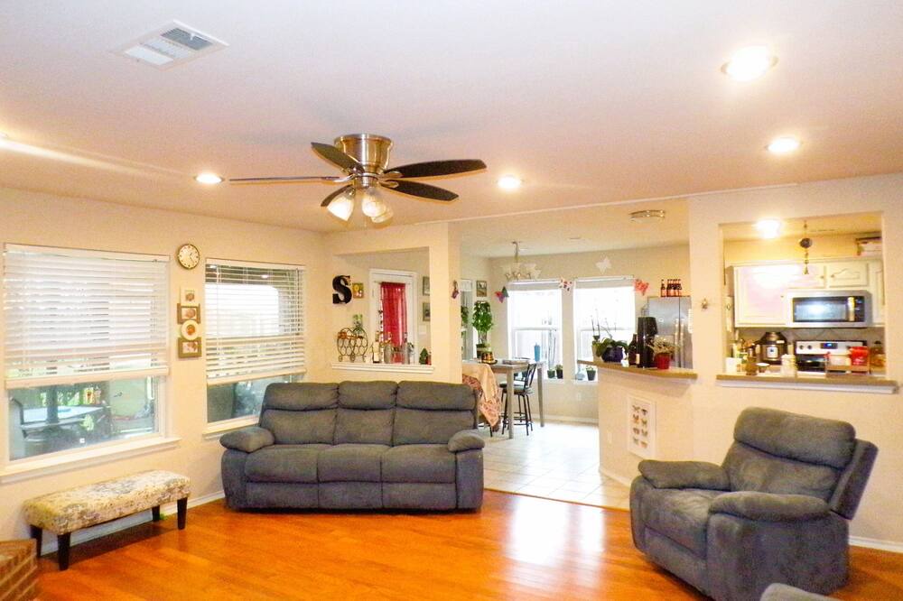 Photo of Livingroom in Wylie