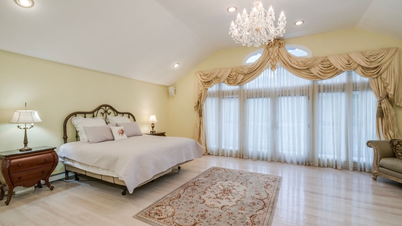 Photo of Bedroom in Old Westbury