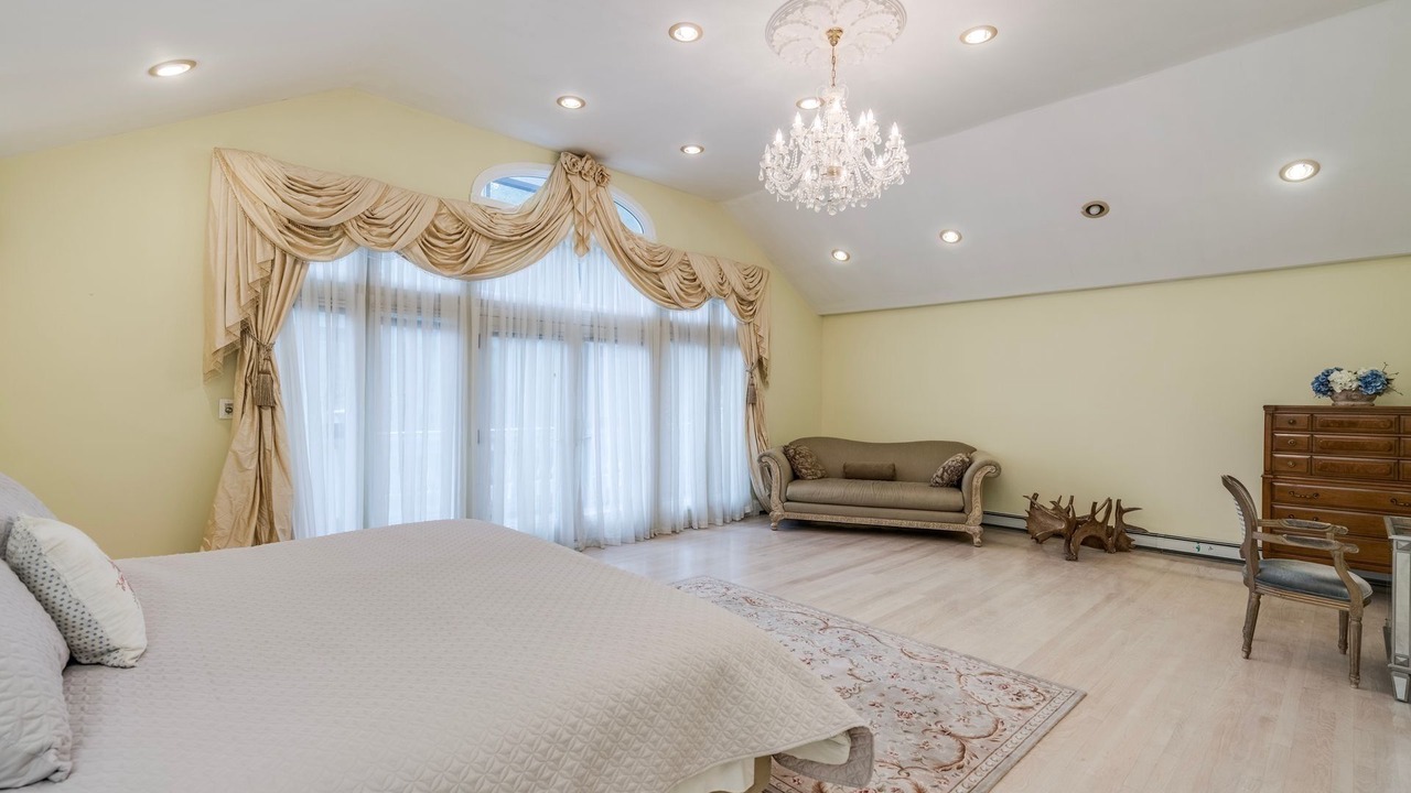 Photo of Bedroom in Old Westbury