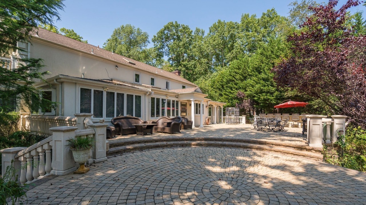Photo of Patio Balcony in Old Westbury