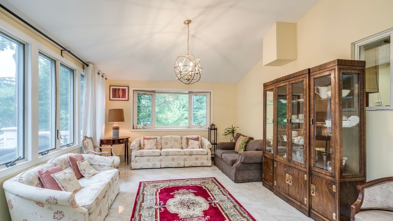 Photo of Livingroom in Old Westbury