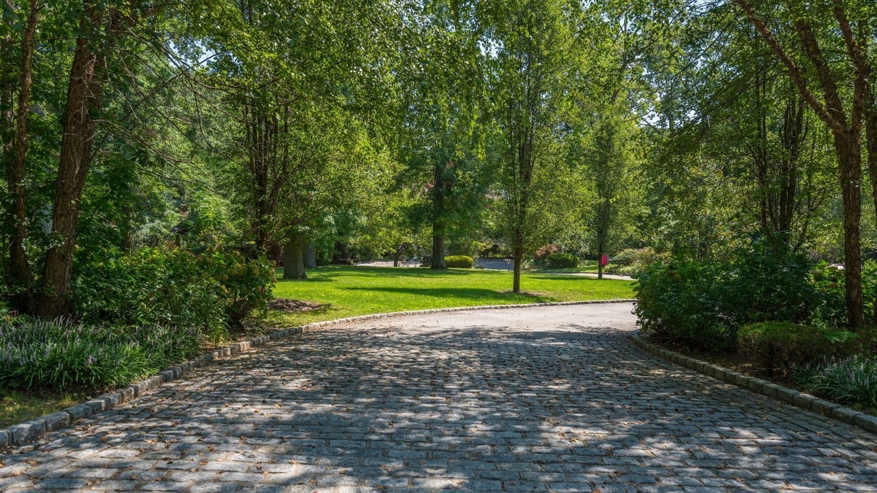 Photo of Outdoor in Old Westbury