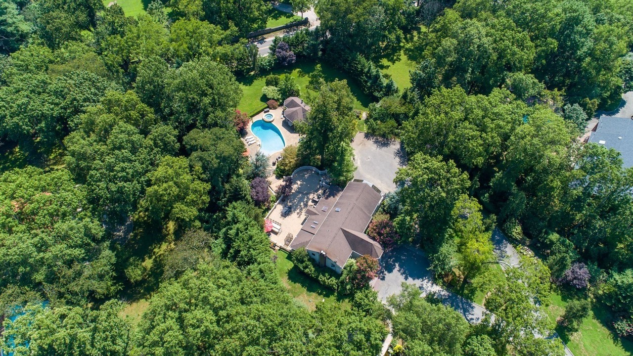 Photo of Outdoor in Old Westbury