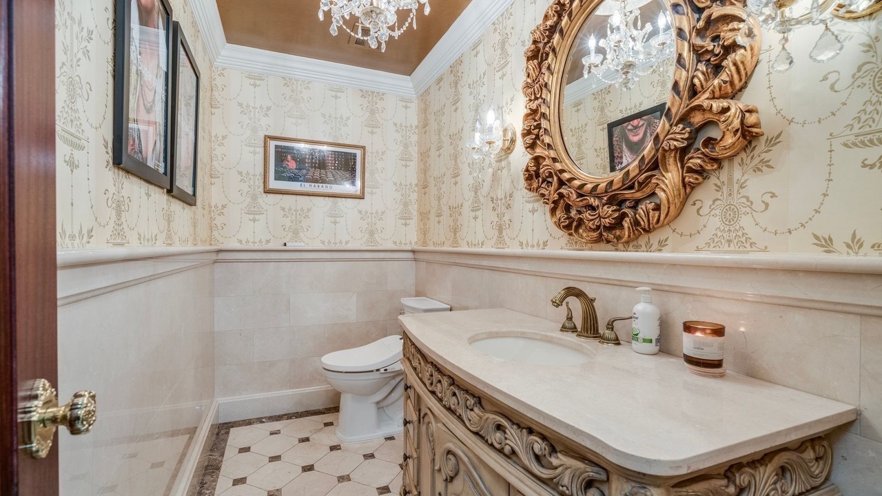 Photo of Bathroom in Old Westbury