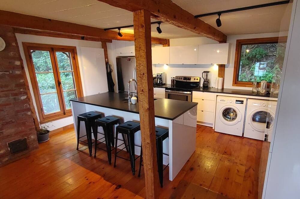 Photo of Kitchen in Saint-Jean-de-l'lle-d'Orleans