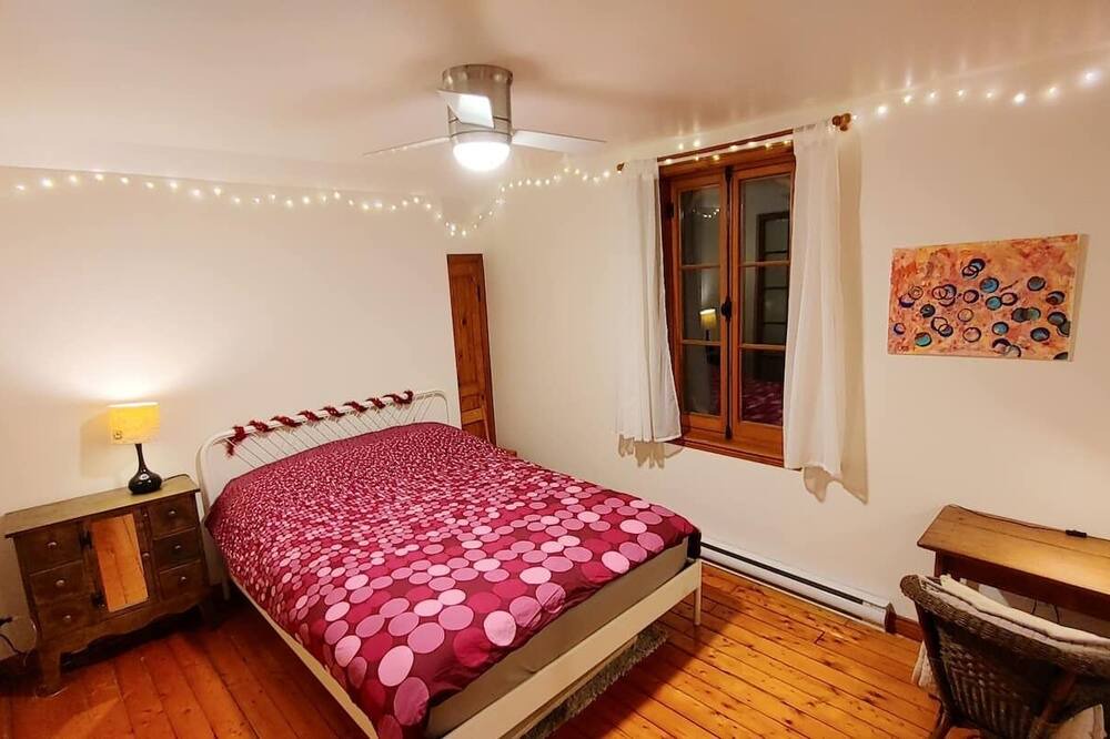 Photo of Bedroom in Saint-Jean-de-l'lle-d'Orleans
