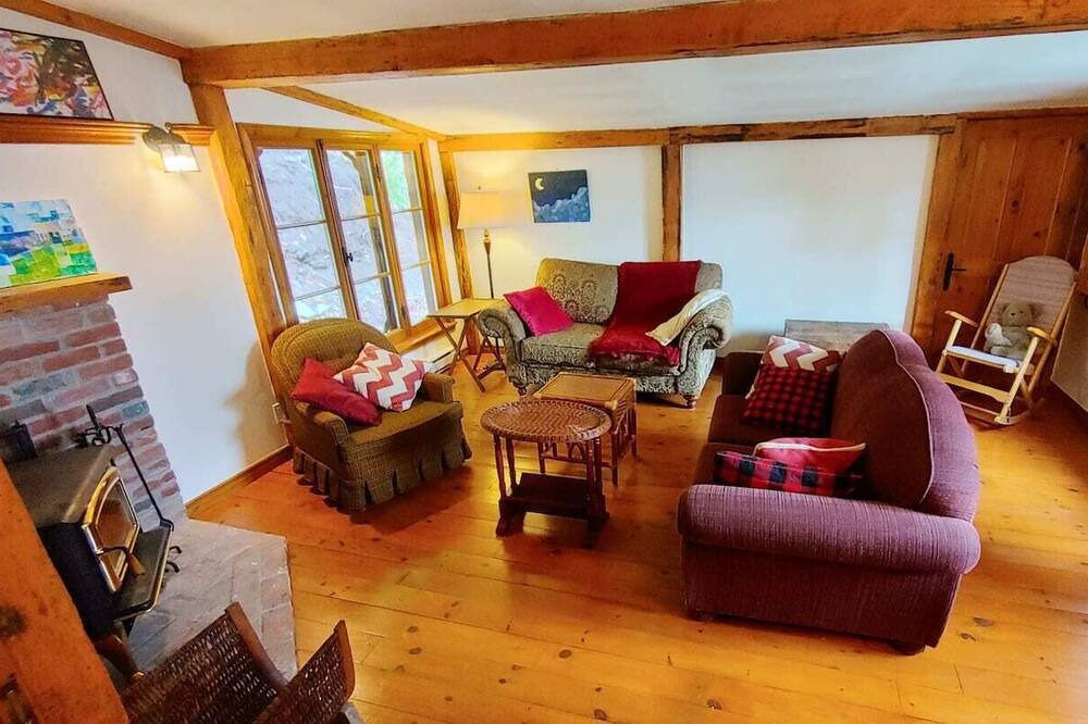 Photo of Livingroom in Saint-Jean-de-l'lle-d'Orleans