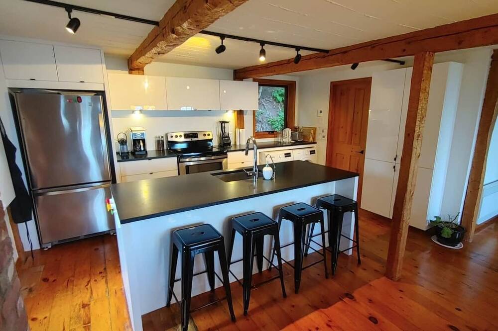 Photo of Kitchen in Saint-Jean-de-l'lle-d'Orleans