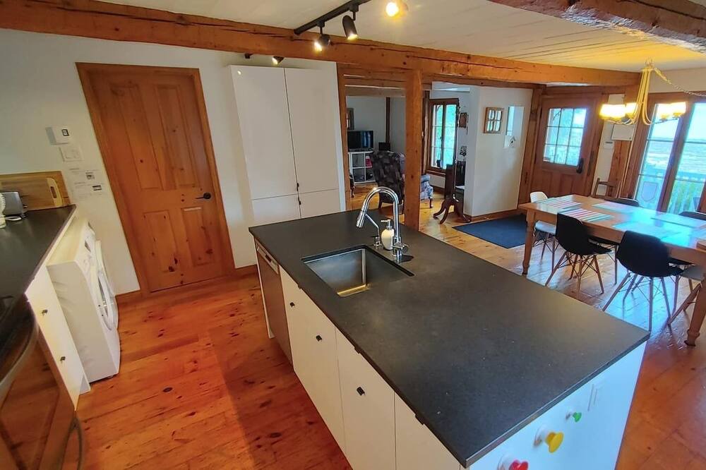 Photo of Kitchen in Saint-Jean-de-l'lle-d'Orleans