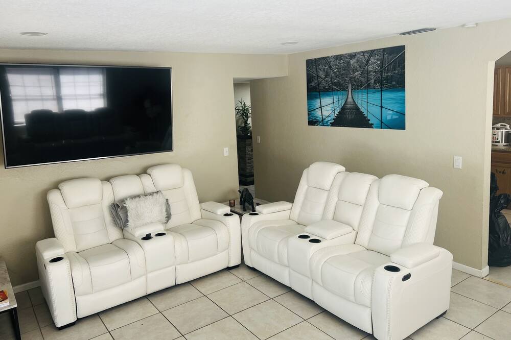 Photo of Livingroom in Town N County Park