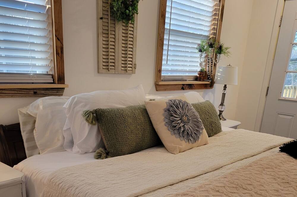 Photo of Bedroom in Shreveport