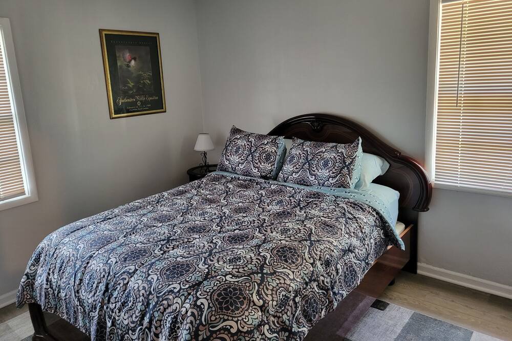 Photo of Bedroom in Goose Creek