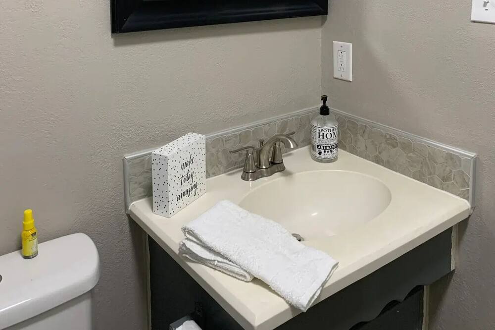 Photo of Bathroom in DeSoto